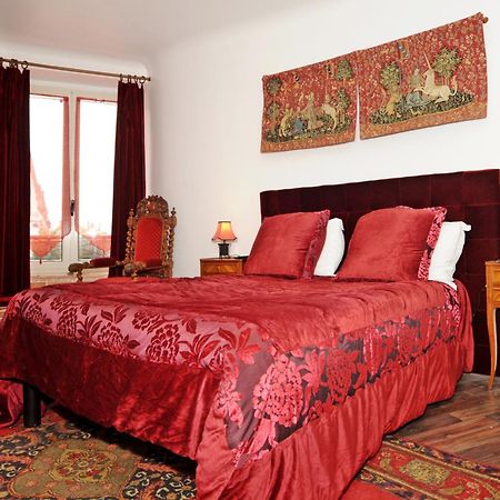 Hotel La Tour ซุลลี-ซูร์-ลัวร์ ภายนอก รูปภาพ
