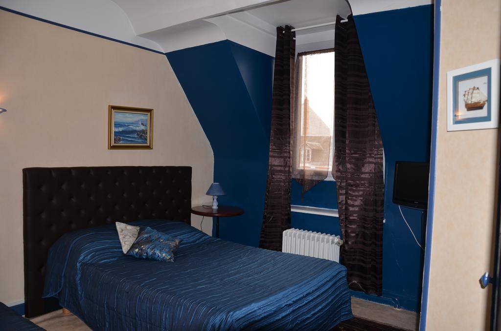 Hotel La Tour ซุลลี-ซูร์-ลัวร์ ภายนอก รูปภาพ