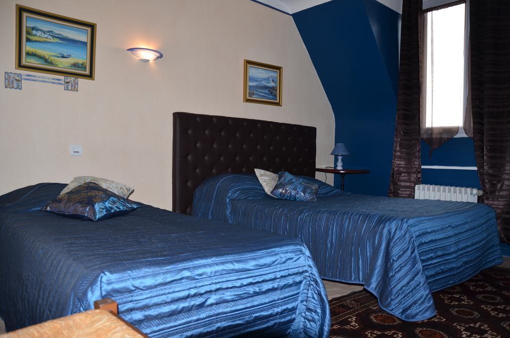 Hotel La Tour ซุลลี-ซูร์-ลัวร์ ห้อง รูปภาพ
