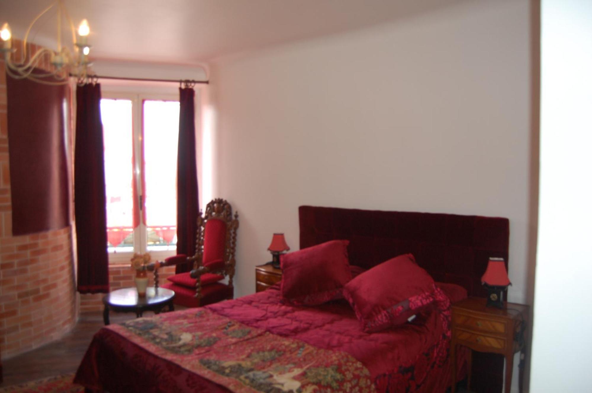 Hotel La Tour ซุลลี-ซูร์-ลัวร์ ภายนอก รูปภาพ