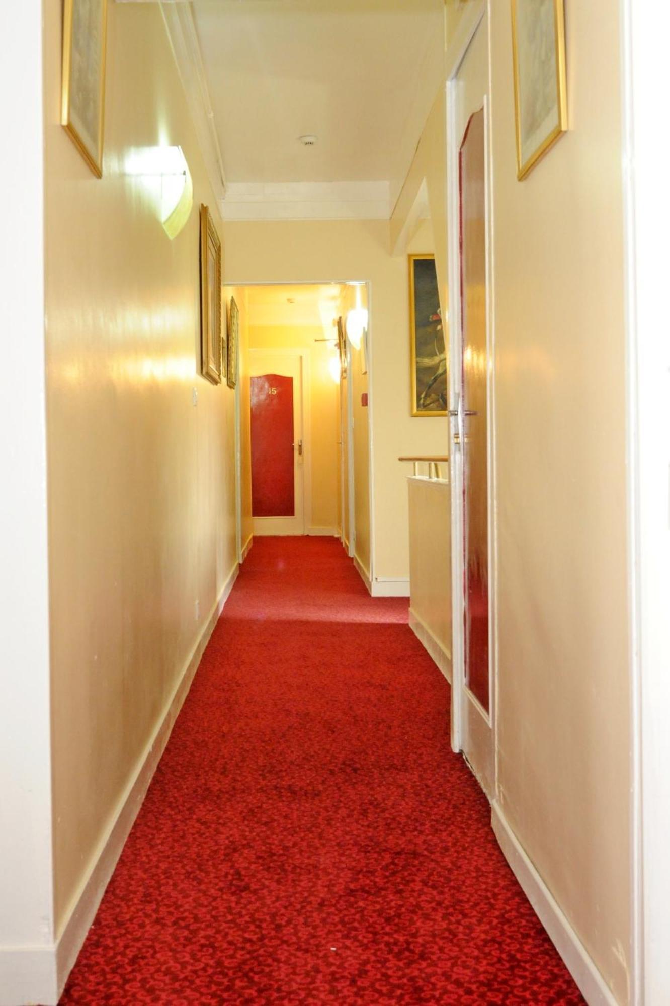 Hotel La Tour ซุลลี-ซูร์-ลัวร์ ภายนอก รูปภาพ