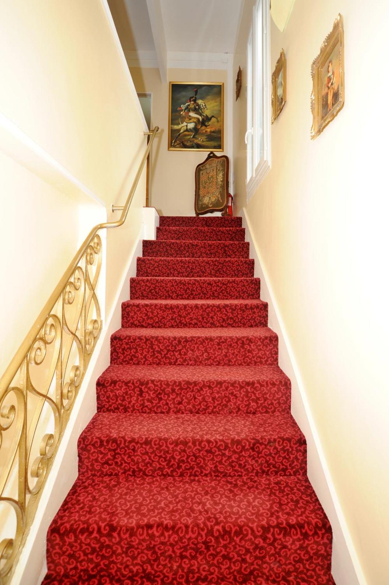 Hotel La Tour ซุลลี-ซูร์-ลัวร์ ภายนอก รูปภาพ