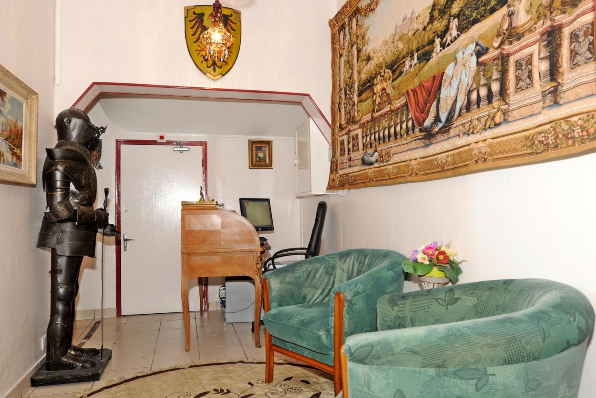 Hotel La Tour ซุลลี-ซูร์-ลัวร์ ภายนอก รูปภาพ