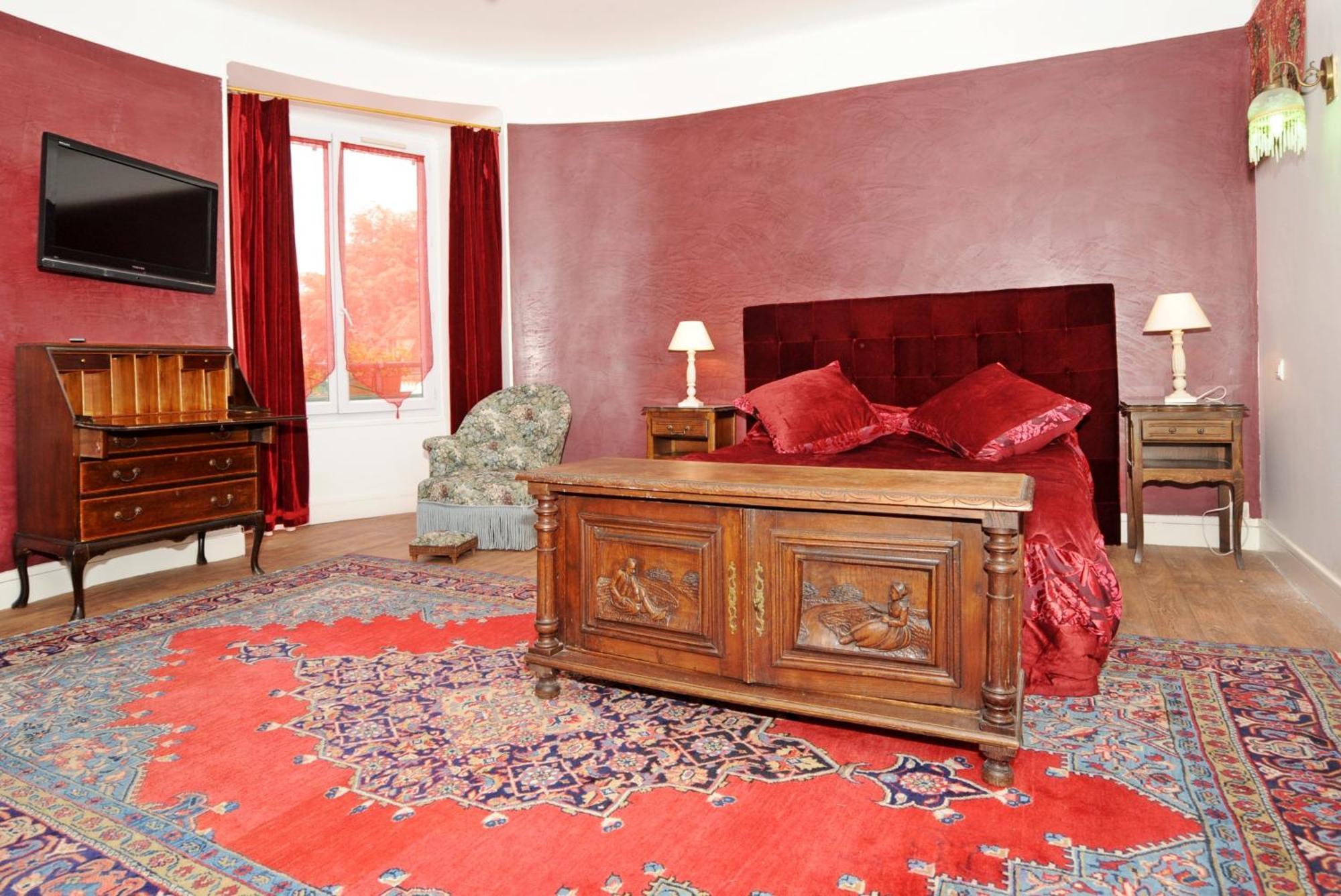 Hotel La Tour ซุลลี-ซูร์-ลัวร์ ภายนอก รูปภาพ