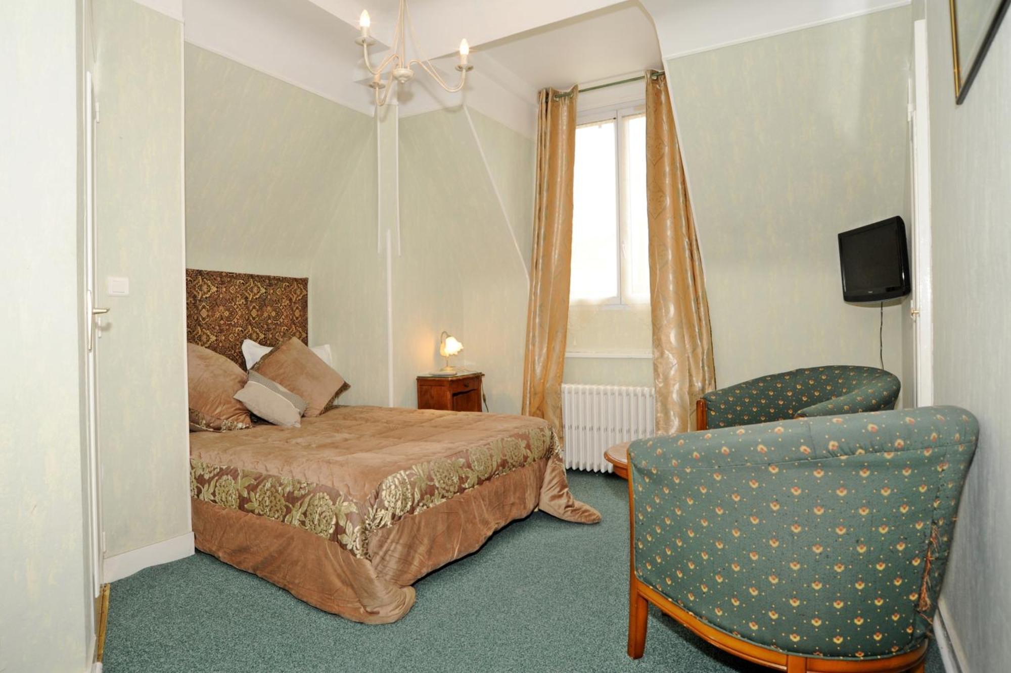 Hotel La Tour ซุลลี-ซูร์-ลัวร์ ภายนอก รูปภาพ