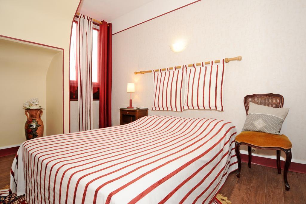 Hotel La Tour ซุลลี-ซูร์-ลัวร์ ห้อง รูปภาพ