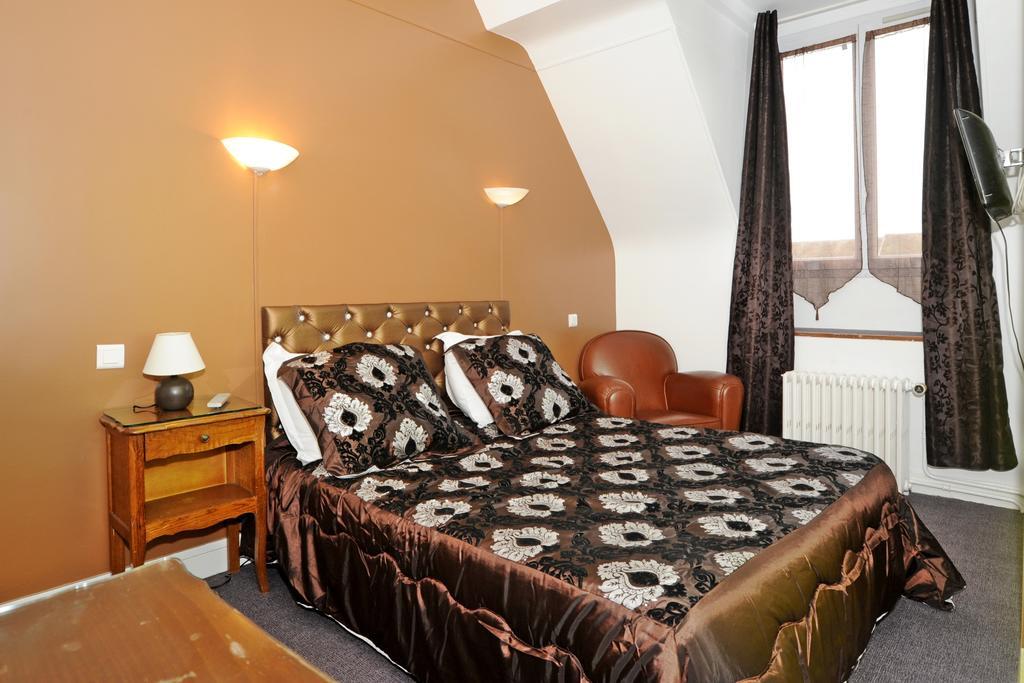 Hotel La Tour ซุลลี-ซูร์-ลัวร์ ห้อง รูปภาพ